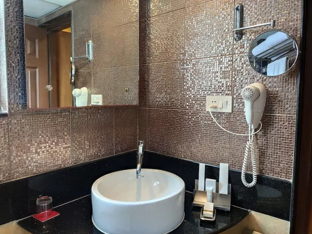 Club, King Bed, BloomSuites Electronics City (ex. Golden Tulip Hotel Bangalore Electronic City) 5/5