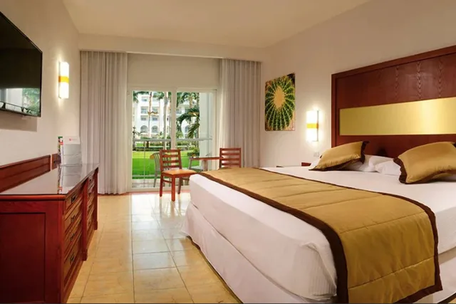 غرفة بسرير كينج بغرفتي نوم، RIU Flamingos - All Inclusive 1/1