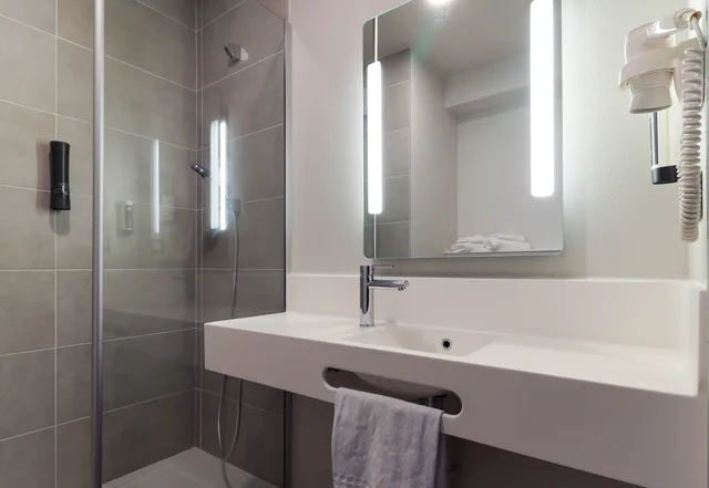 غرفة قياسية بسرير مزدوج، B&B Hotel Le Creusot Montchanin 4/4