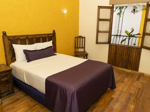 غرفة قياسية بسرير كوين، Hotel Senorial 1/3