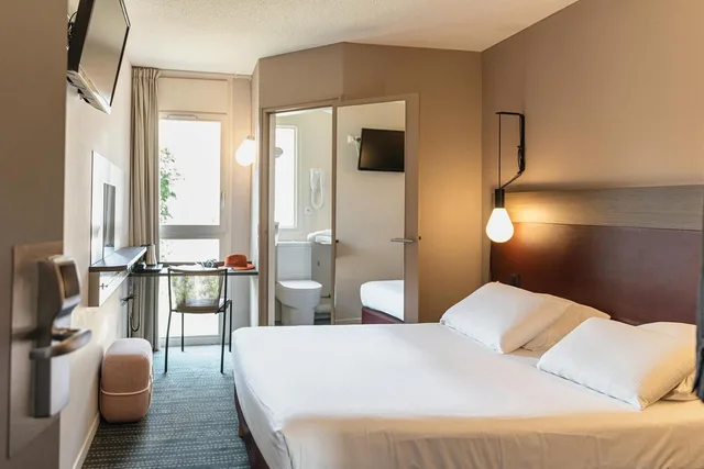 Room, Double Bed, Kyriad Metz Centre Hotel 1/3
