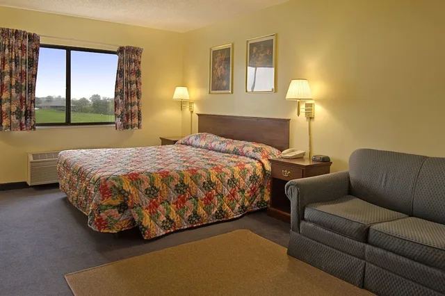 Efficiency, King Bed، Ramada Limited Mount Sterling 3/4