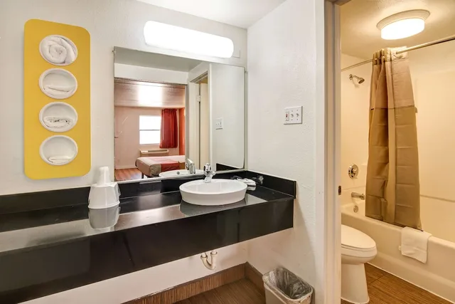 غرفة قياسية بسريرين كوين، Motel6 Dallas, TX - Forest Lane 10/10