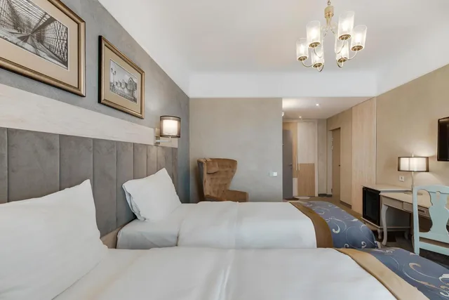 غرفة ديلوكس بسرير مزدوج مع سرير إضافي، Eurostars Metropole 3/10