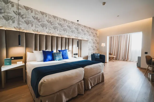 غرفة تنفيذية ثلاثية بسريرين منفصلين، LA LAGUNA GRAN HOTEL 1/1