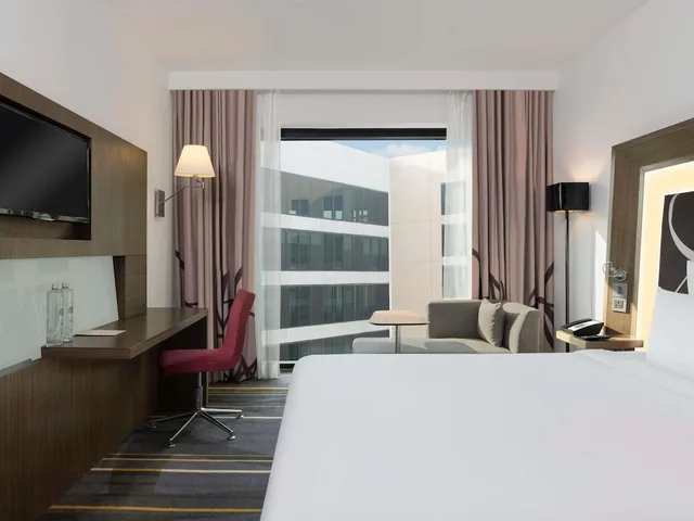 غرفة بريميير بسرير كينج، Novotel New Delhi Aerocity 1/9
