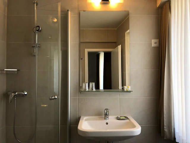 غرفة بسرير كوين، Neufeld Hotel 5/5