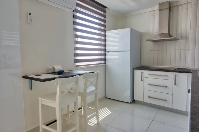 شقة عائلية بسريرين كوين وسريرين منفصلين بإطلالة على البحر بغرفتي نوم مع أريكة، Arkk Homes 6/6