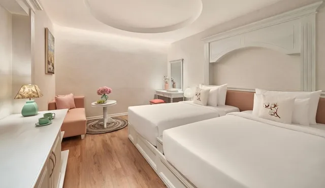 Twin Beds, No Window، Silverland May Hotel 1/5