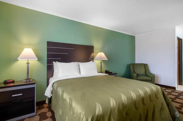 غرفة قياسية بسرير كوين، Quality Inn Russell, KS 5/10