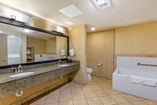 جناح، Best Western Plus Raton Hotel 3/4