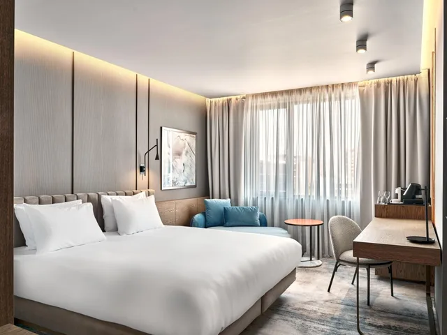 Premium, Queen Bed, Crowne Plaza Sofia An Ihg Hotel 2/7