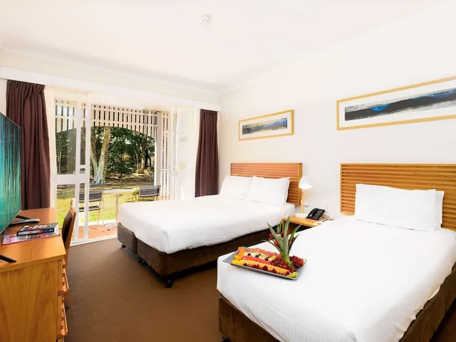 Room, 1 Queen and 1 Single Bed, Garden View, Novotel Sunshine Coast Resort 8/10