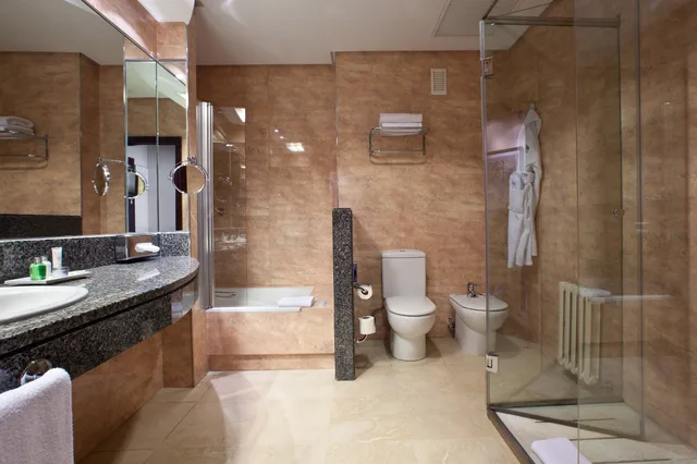 جناح جونيور عائلي، Occidental Sevilla Viapol 4/5