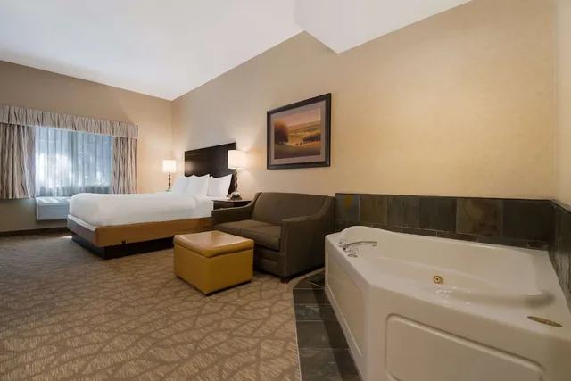 Standard, King Bed, Jetted Tub, Accessible, Best Western University Inn & Suites 3/6