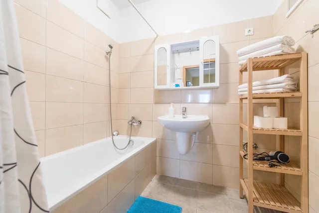 2 Bedrooms, Apartment, 1 Single and 2 Queen Beds, Sofa، NOVA APARTMENTS 2/2