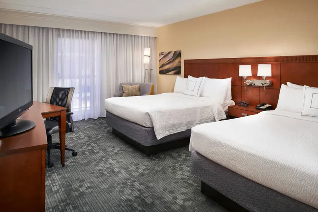 غرفة بسريرين كوين، Courtyard by Marriott Chicago Deerfield 1/2