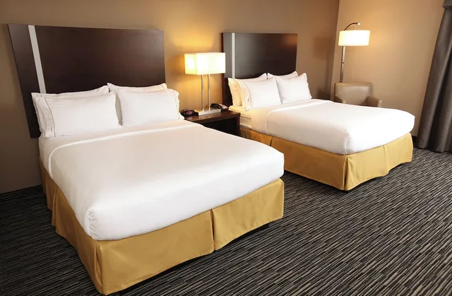غرفة قياسية بسريرين كوين لذوي الإعاقة، Holiday Inn Express Ralston Arena Area 1/3
