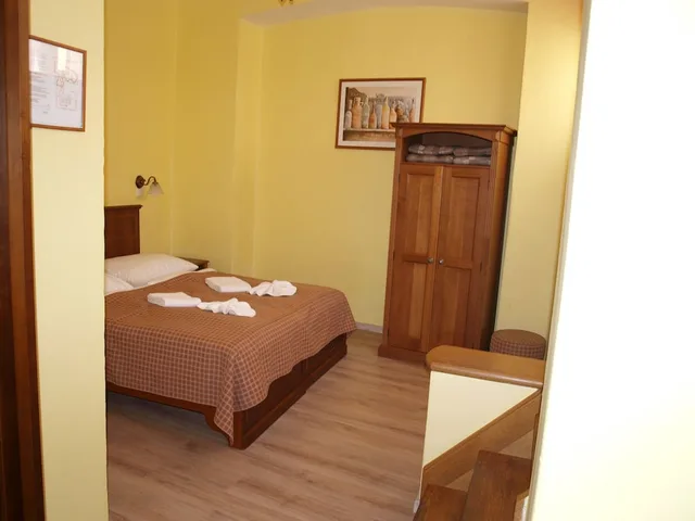 غرفة قياسية ثلاثية بغرفة نوم واحدة، King George Hotel 3/4