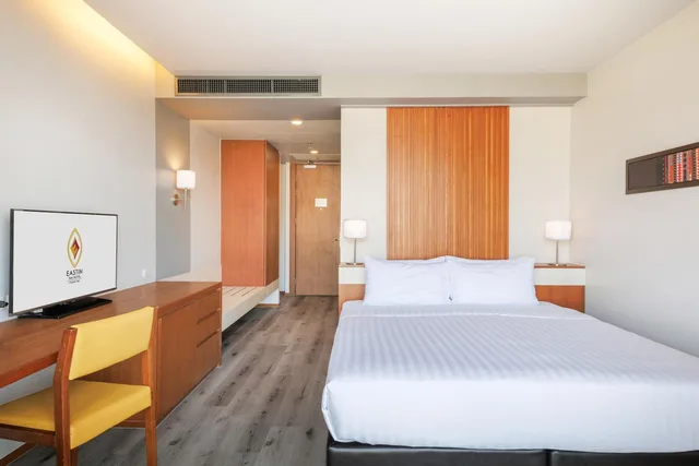 غرفة بسرير مزدوج بإطلالة على الجبل، Eastin Tan Hotel Chiang Mai 4/10