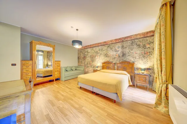 جناح، Hotel Liberty 4/10
