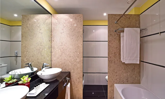 جناح جونيور بإطلالة على المسبح، Pestana Sintra Golf Conference and Spa Resort 1/1