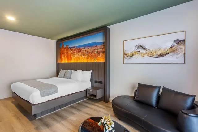 غرفة بسرير كينج لذوي الإعاقة، The Valor, Ascend Hotel Collection 4/10