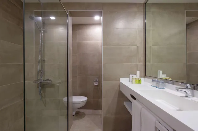 Standard, Double or Twin Bed, Occidental Sharjah Grand 3/3