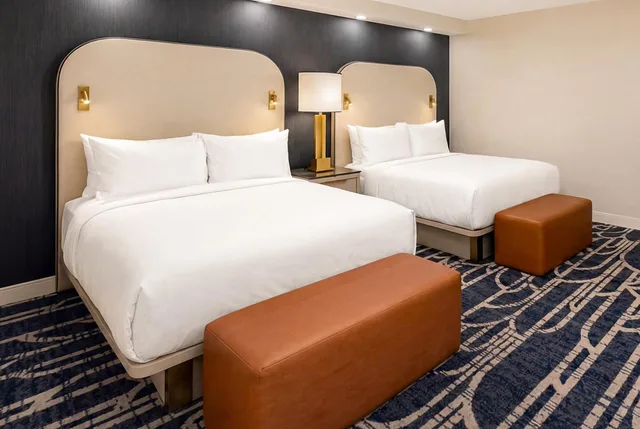 Premium, Suite, 4 Beds, Falls View, 2 Bathrooms, High Floor, Embassy Suites By Hilton Niagara Falls Fallsview 2/3