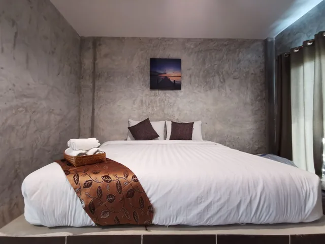 غرفة ديلوكس بسرير مزدوج، Longlake Resort 1/3