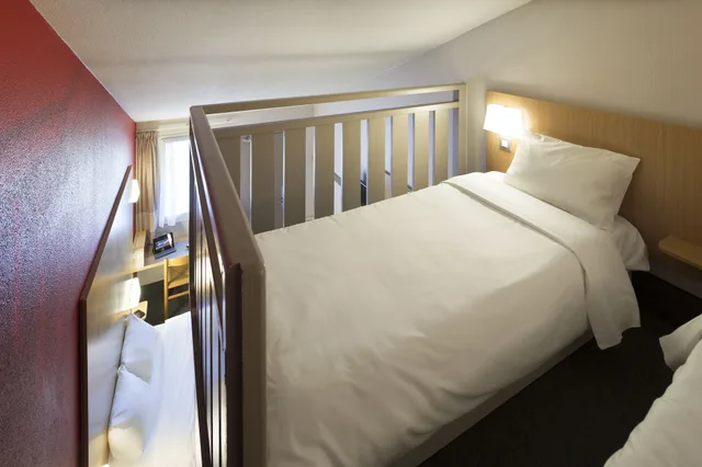 غرفة رباعية بسرير مزدوج وسريرين منفصلين، B&B Hotel Metz Augny 10/10