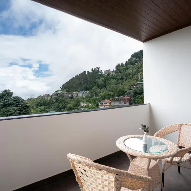 غرفة تنفيذية بسرير كينج بشرفة بإطلالة مع أريكة، Summit Norling Resort Spa 5/5