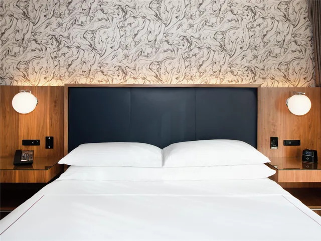 غرفة ركنية بسرير كينج بإطلالة على المدينة لذوي الإعاقة، The Charter Hotel Seattle Curio Collection by Hilton 2/5