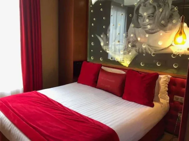 غرفة بسريرين كوين بغرفتين، Les Bulles de Paris Hotel 2/4