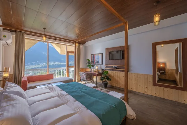 غرفة سوبيريور بسرير كينج بإطلالة على الجبل بشرفة، Echor Himalayan Heights Luxe Manali 7/10