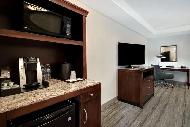 1 Bedroom, Mini, Suite, King Bed, Sofa، Hilton Garden Inn Ft Myers 7/8
