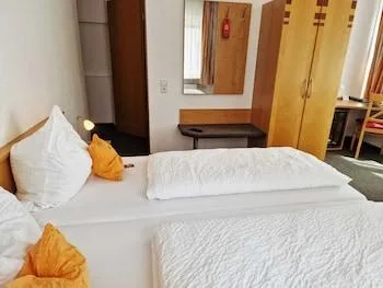 غرفة كومفورت بسرير مزدوج بحمام خاص، CITY HOTEL Boblingen 3/3