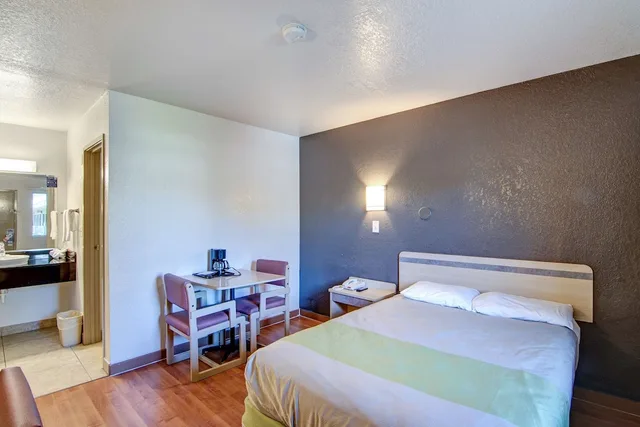Standard, Single, Double Bed, Studio6 Grand Prairie, TX 7/10