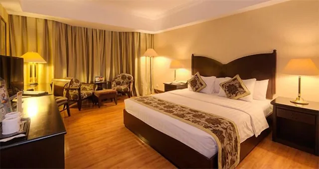 غرفة تنفيذية بسرير كينج، The Acacia Hotel 3/5