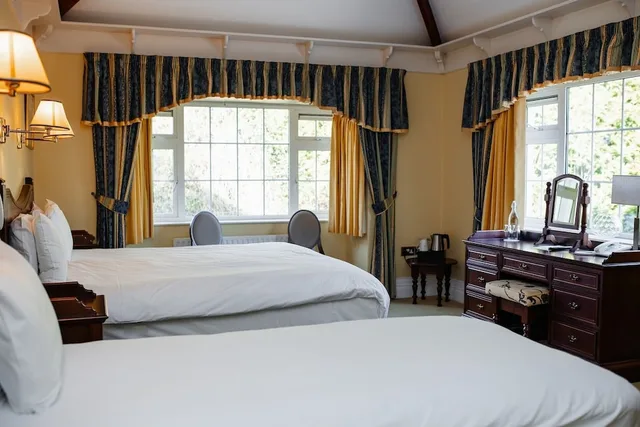 غرفة ثلاثية بسرير مزدوج وسرير فردي، Killeen House Hotel Rozzers Restaurant 1/6