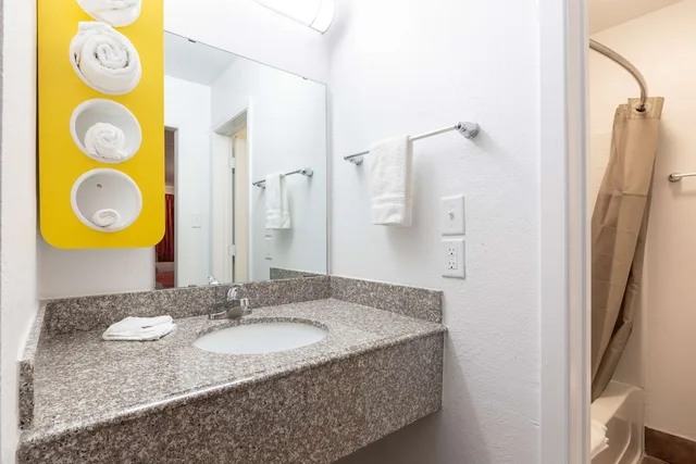 غرفة ديلوكس بسرير كينج، Motel6 Bryan, TX - University Area 10/10