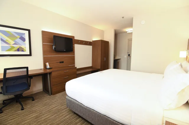 غرفة قياسية بسرير كينج، Holiday Inn Express Hotel And Suites Port Clinton Catawba Island 3/9