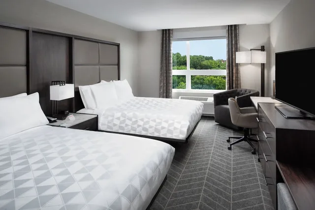 غرفة قياسية بسريرين كوين، HOLIDAY INN BOSTON LOGAN AIRPORT - CHELSEA 1/3