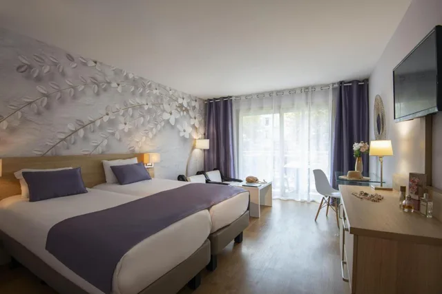 غرفة ديلوكس بسرير مزدوج، Chambord Hotel Menton 3/10