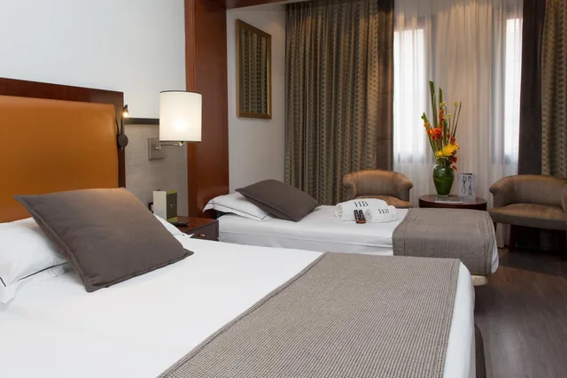 غرفة ثلاثية بثلاثة أسرّة، Hotel Balmoral 3/4