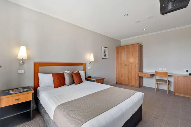 غرفة بسرير كينج وسرير كوين، Quality Hotel Mildura Grand 1/10