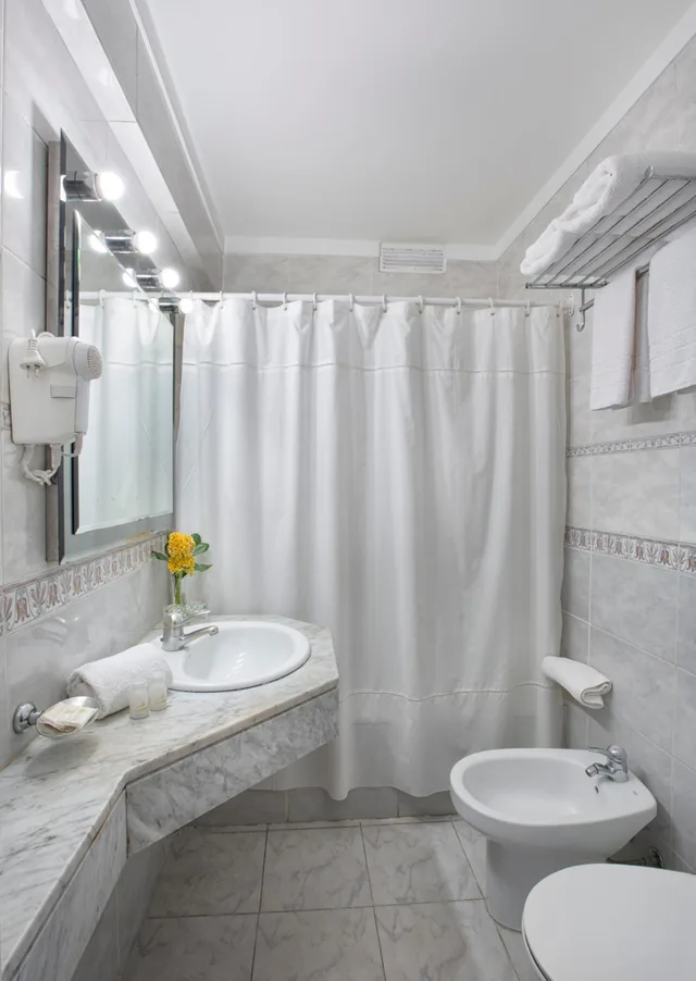 غرفة مفردة، Hotel Impala 4/5