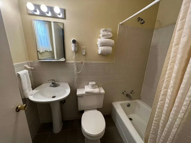 غرفة بسرير كوين للمدخنين، Budget Inn By OYO Natural Bridge I-81 3/3