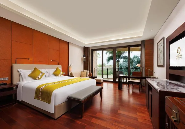 Standard, Queen Bed, Haitang Bay Gloria Sanya Hotspring Resort 2/2