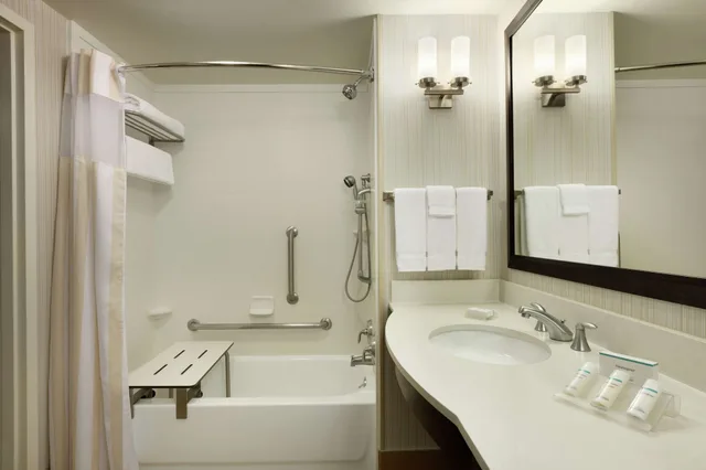 غرفة قياسية بسريرين كوين لذوي الإعاقة، Hilton Garden Inn Rochester Pittsford 2/3